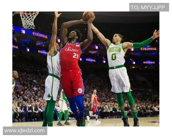 CCTV勇士与76人激战正酣谁能在这场对决中笑到最后